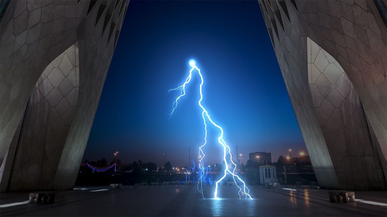 630-آموزش ساخت افکت الکتریسیته روی زمین در افتر افکت