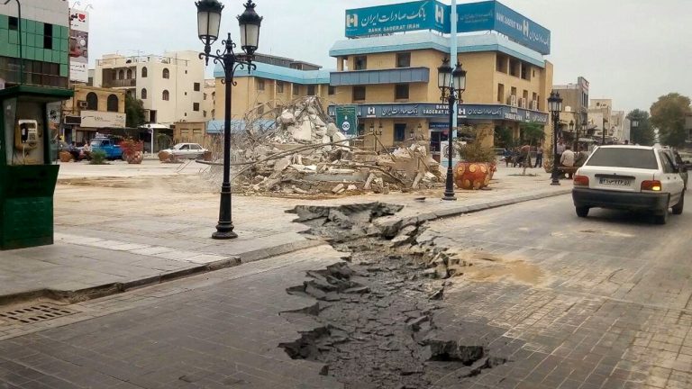 635-آموزش استفاده از فوتیج های ترک زمین در افتر افکت